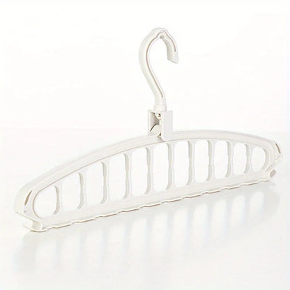 "מתלה בגדים מתקפל עם חורים מרובים – פתרון אלגנטי לשמירה על סדר בארון, חוסך מקום ומסייע לארגן מכנסיים, צעיפים ובגדים אחרים בצורה נוחה ומסודרת."